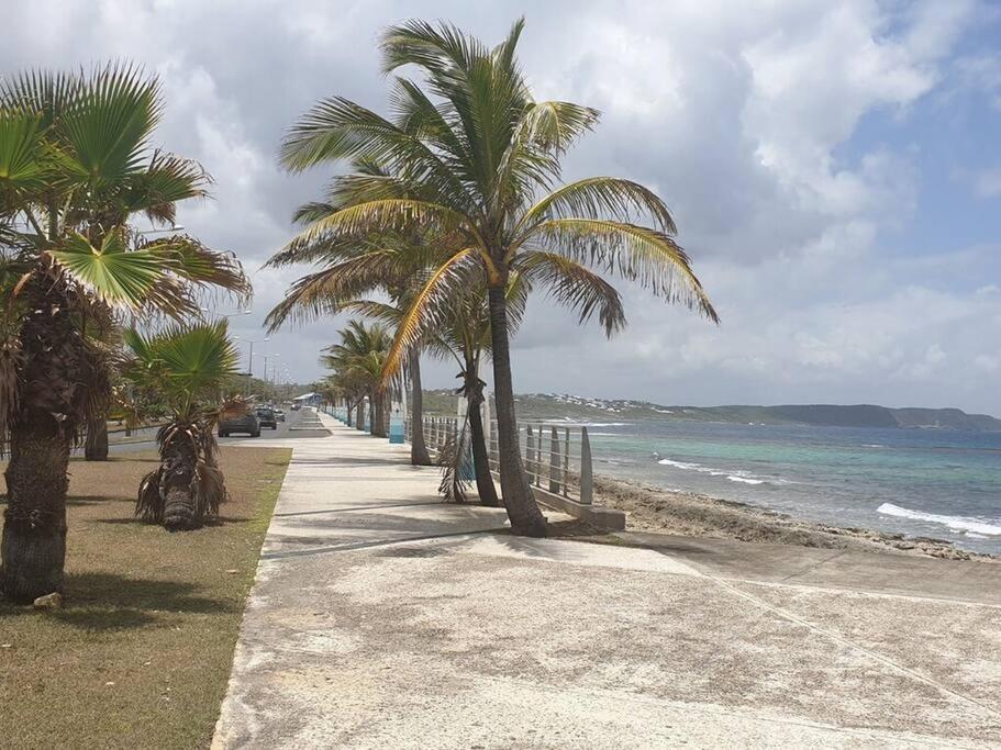 Les Pieds Dans L'Eau Chez Syl Apartamento Le Moule Exterior foto